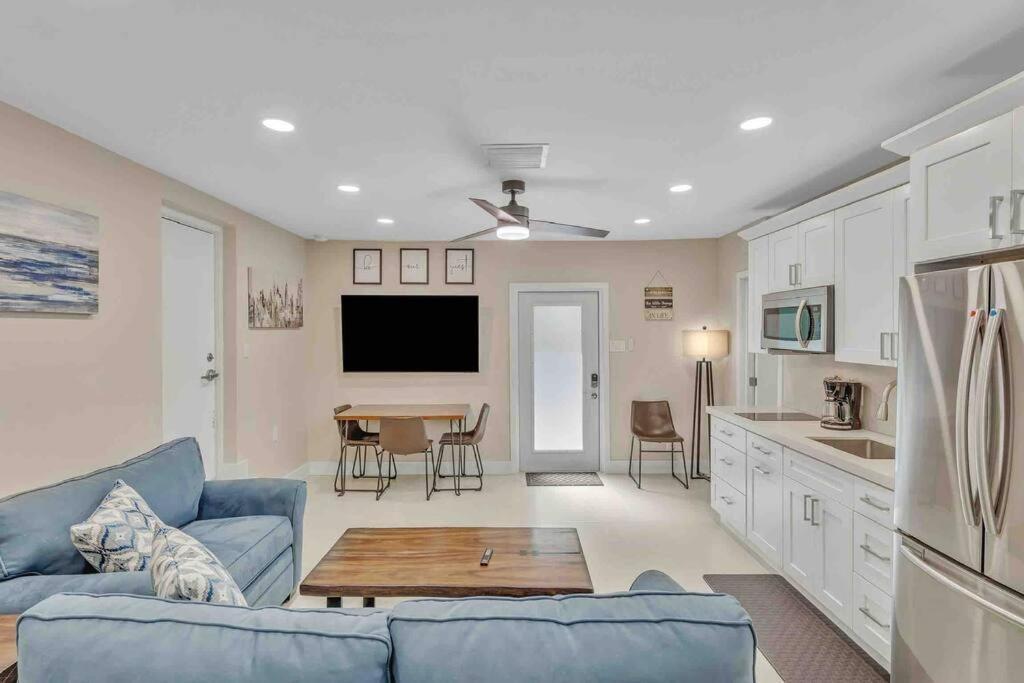 Villa Rare Hidden Getaway Heated Pool 1.5 Acres! Sleeps 16 Fort Lauderdale Exterior foto