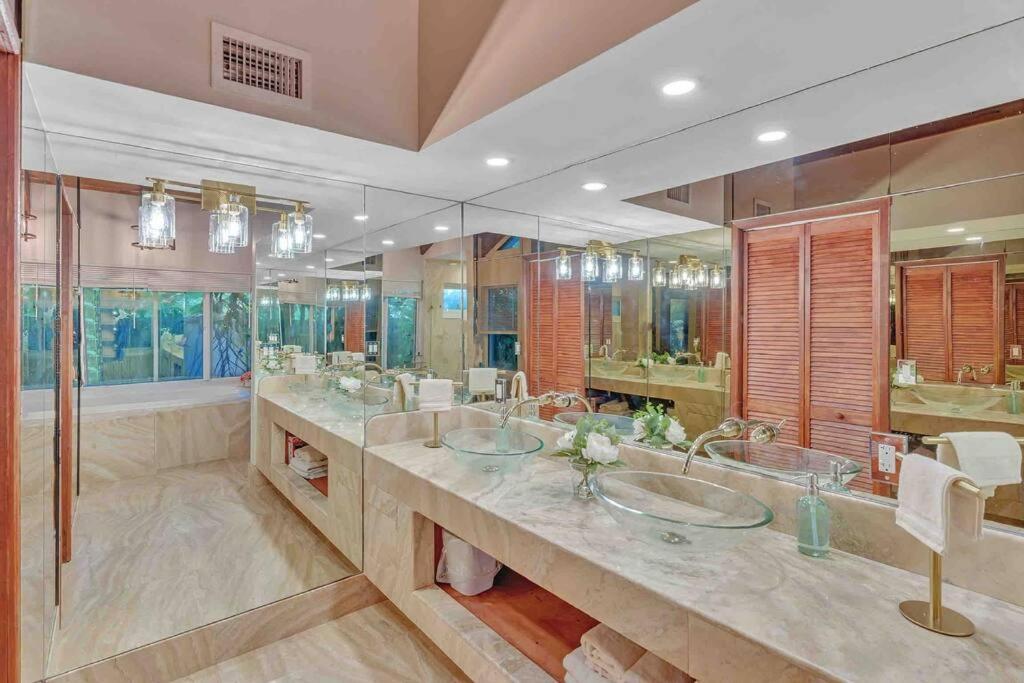 Villa Rare Hidden Getaway Heated Pool 1.5 Acres! Sleeps 16 Fort Lauderdale Exterior foto