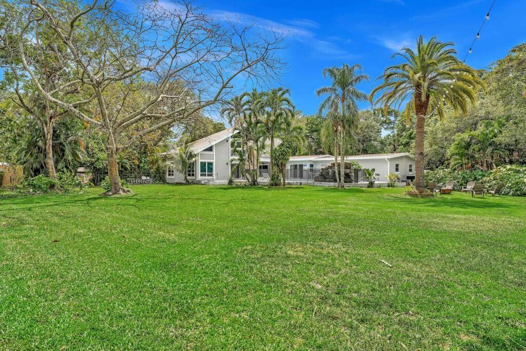 Villa Rare Hidden Getaway Heated Pool 1.5 Acres! Sleeps 16 Fort Lauderdale Exterior foto