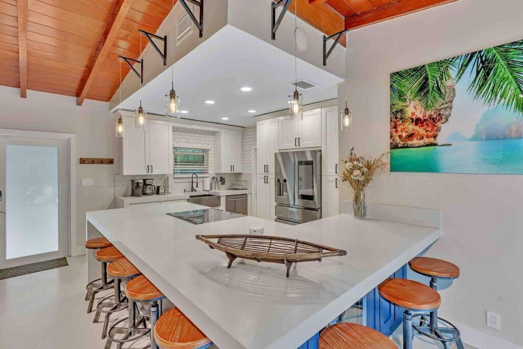 Villa Rare Hidden Getaway Heated Pool 1.5 Acres! Sleeps 16 Fort Lauderdale Exterior foto