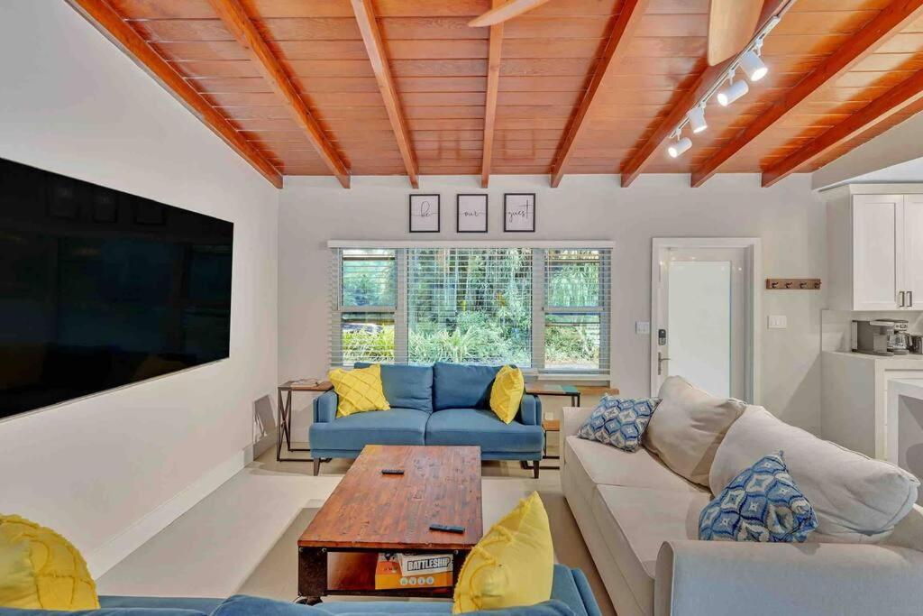 Villa Rare Hidden Getaway Heated Pool 1.5 Acres! Sleeps 16 Fort Lauderdale Exterior foto