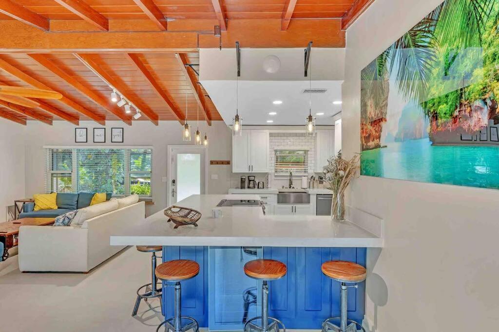 Villa Rare Hidden Getaway Heated Pool 1.5 Acres! Sleeps 16 Fort Lauderdale Exterior foto