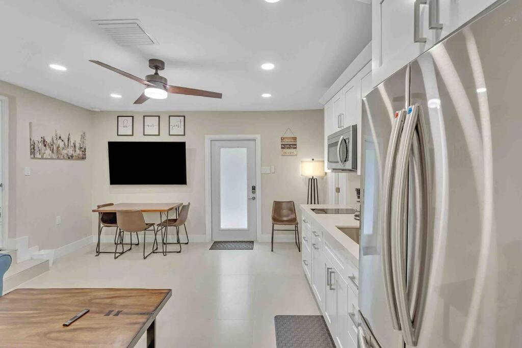 Villa Rare Hidden Getaway Heated Pool 1.5 Acres! Sleeps 16 Fort Lauderdale Exterior foto